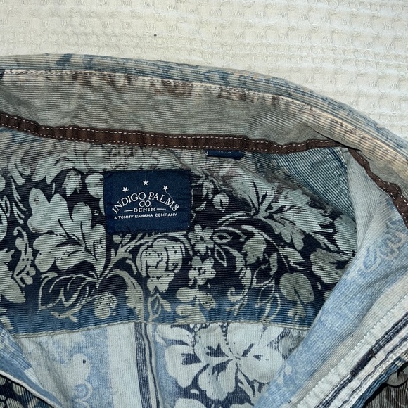 Indigo palms co denim tommy Bahama button down - Picture 4 of 5